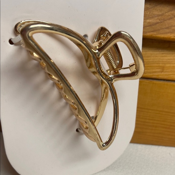 Kitsch Gold Open-Frame Claw Clip - Picture 12 of 12